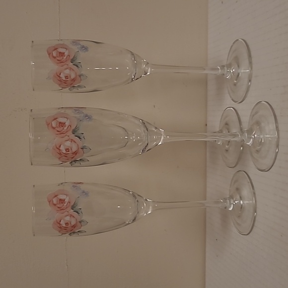 Set of 4 Handpainted Floral Crystal Wine Glasses - Picture 3 of 16